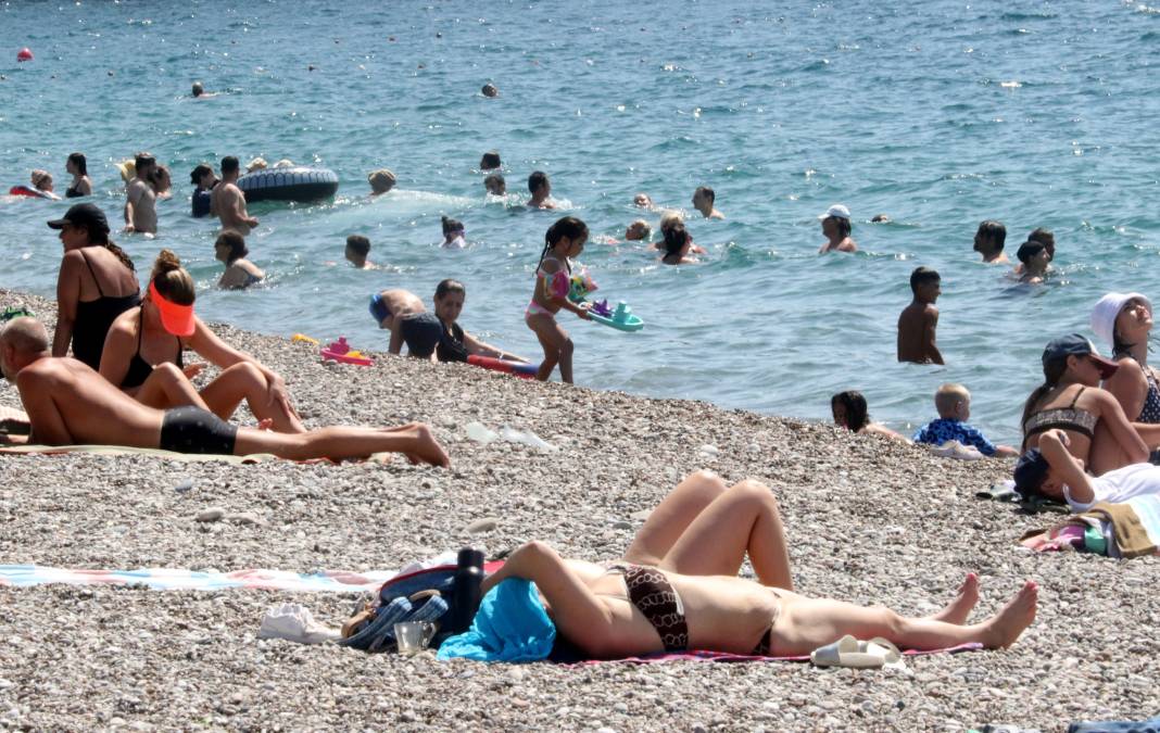 Antalya denize koştu: İşte plajlarda bayram yoğunluğu 8